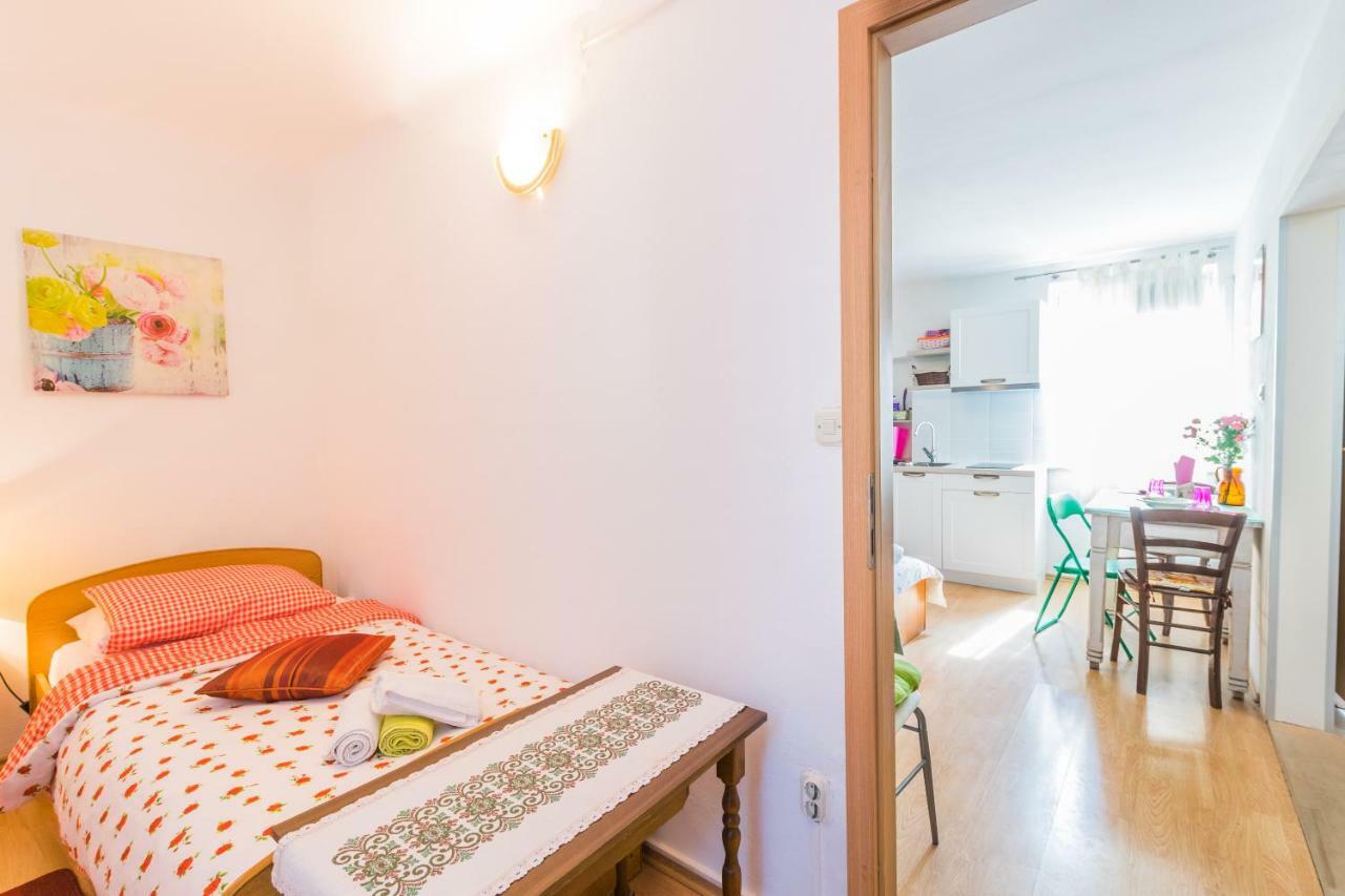 Beautiful Rustical Ana In The Heart Of Apartament